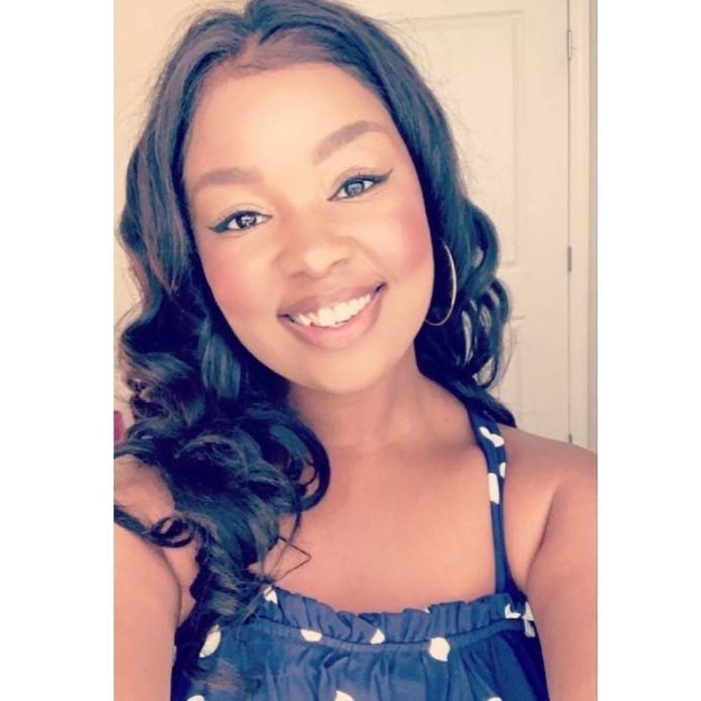 Meet your Posher, Khyara